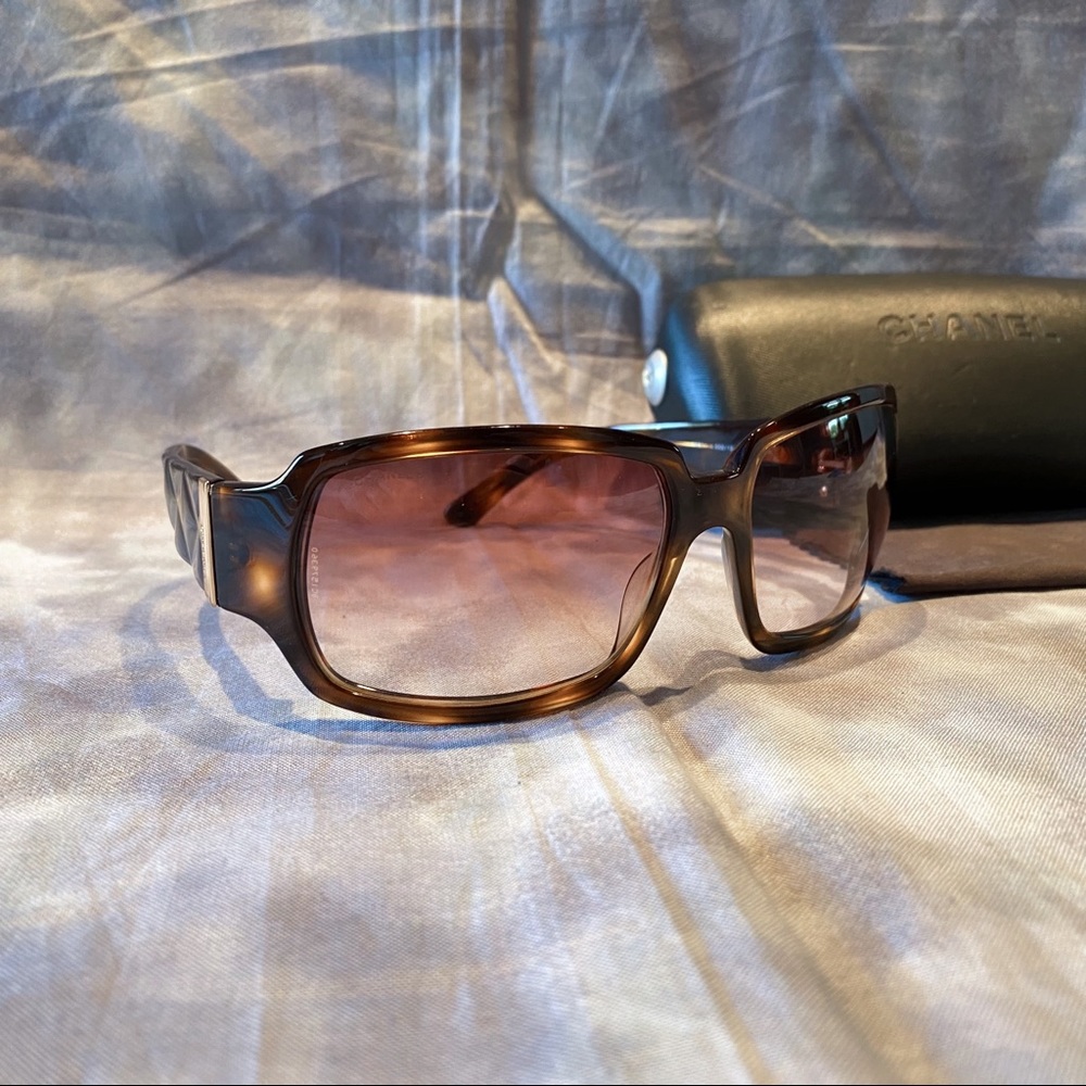 vintage CHANEL 5061 quilted sunglasses